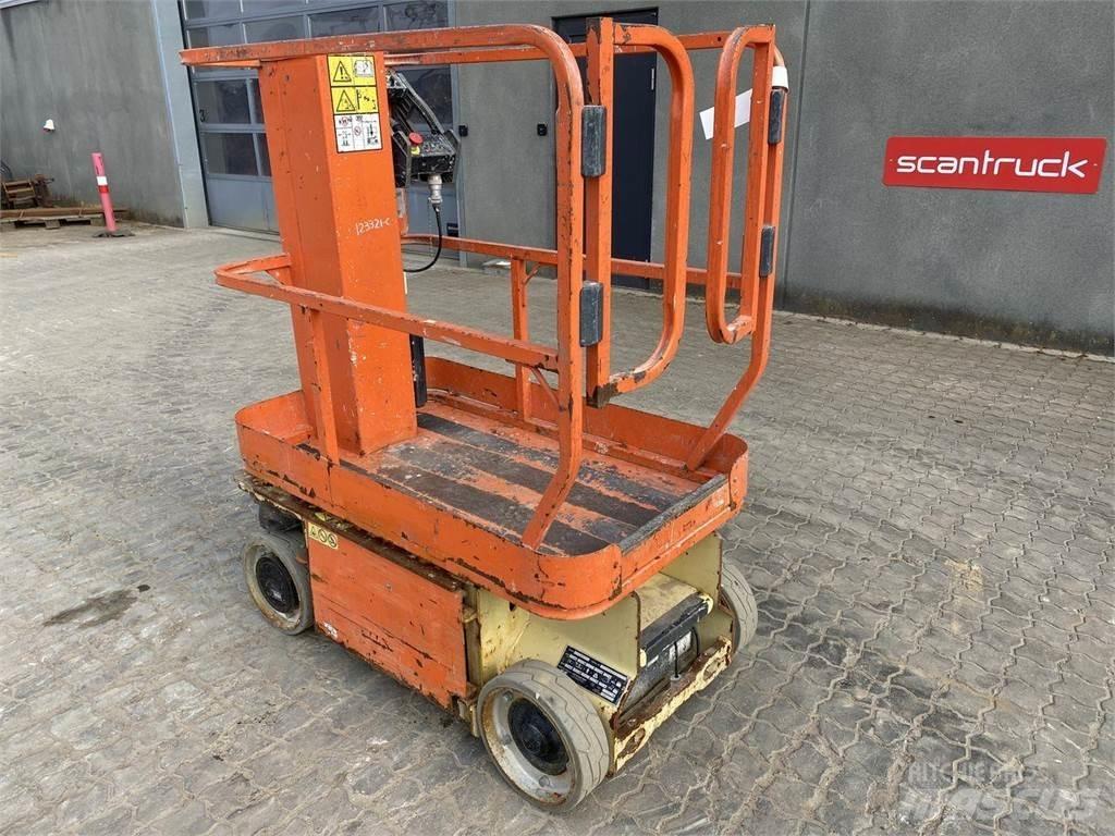 JLG 1230ES Vertikalūs stiebiniai keltuvai