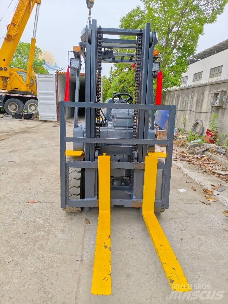 Komatsu FD 30 T-17 Dyzeliniai krautuvai