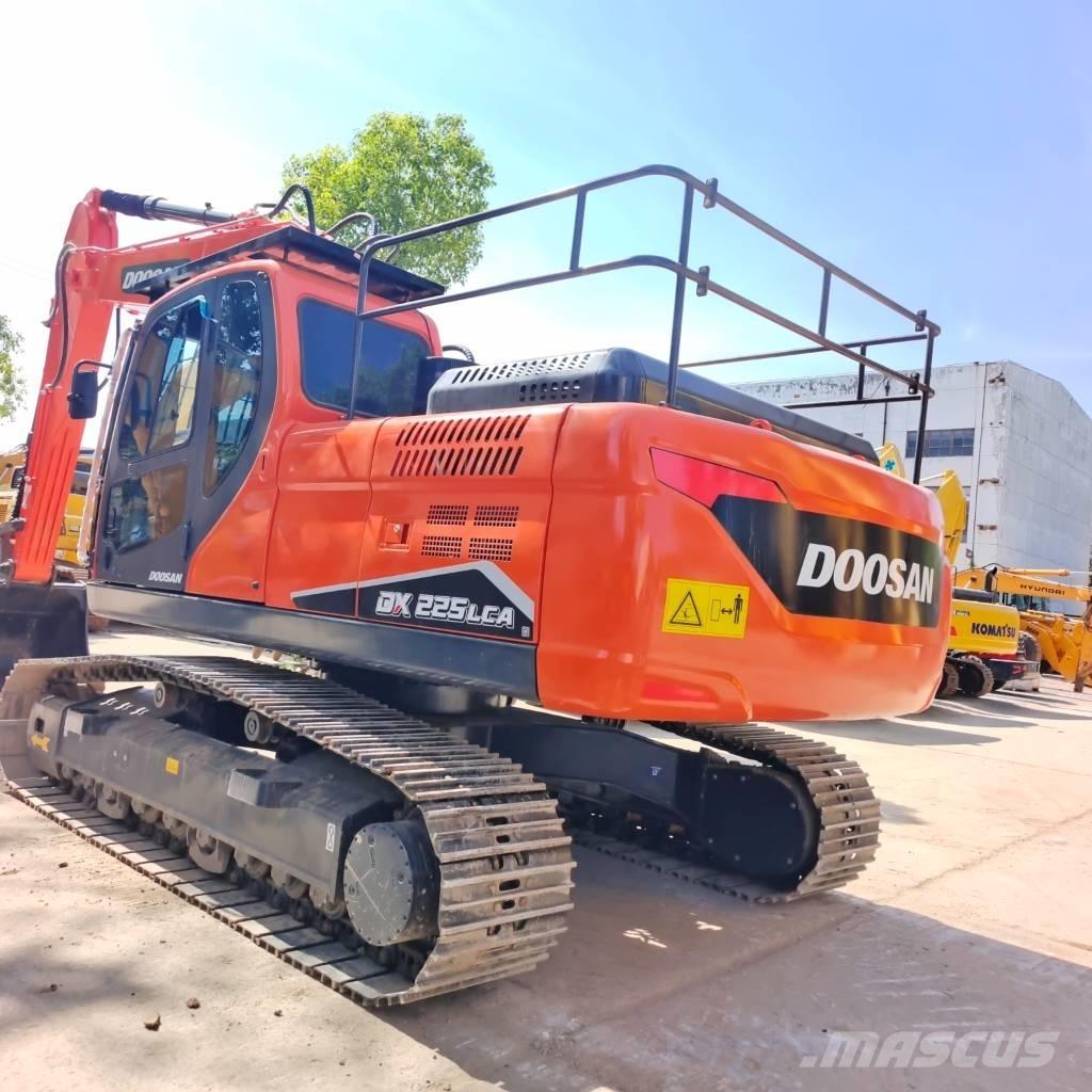Doosan DX 225 Vikšriniai ekskavatoriai