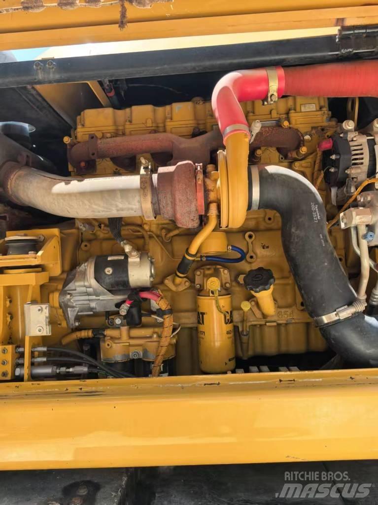 CAT M 320 Ratiniai ekskavatoriai