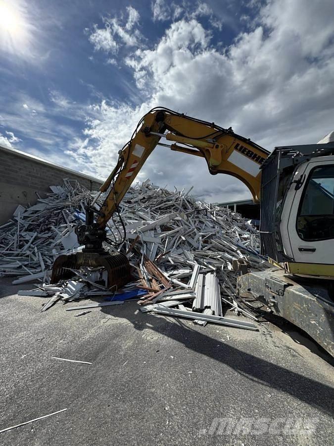 Liebherr A316 Li Specialūs ekskavatoriai