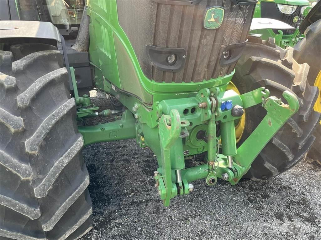 John Deere 6210R Traktoriai