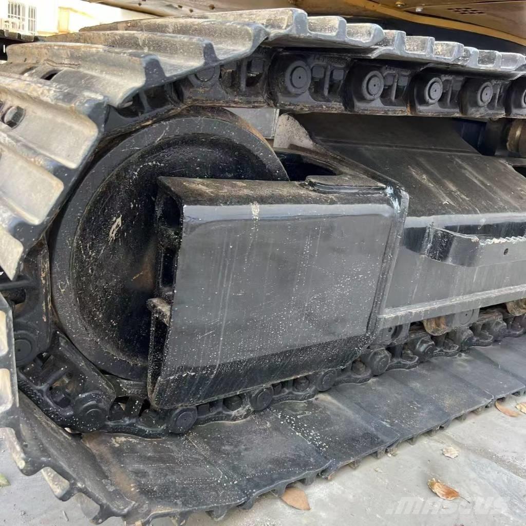 CAT 320d2 Vidutinės galios ekskavatoriai 7-12 t
