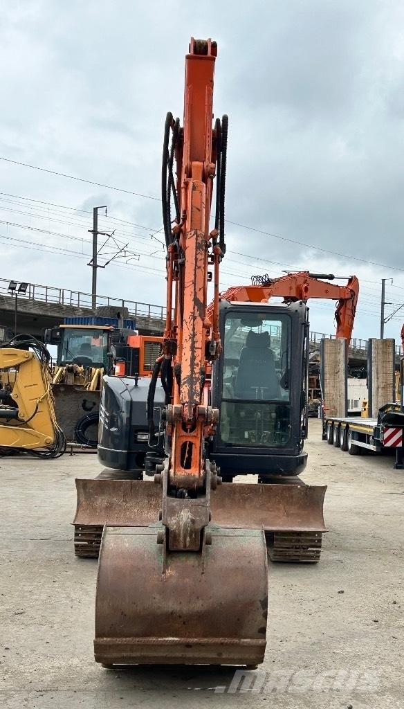 Hitachi Zaxis 85 USB Vidutinės galios ekskavatoriai 7-12 t