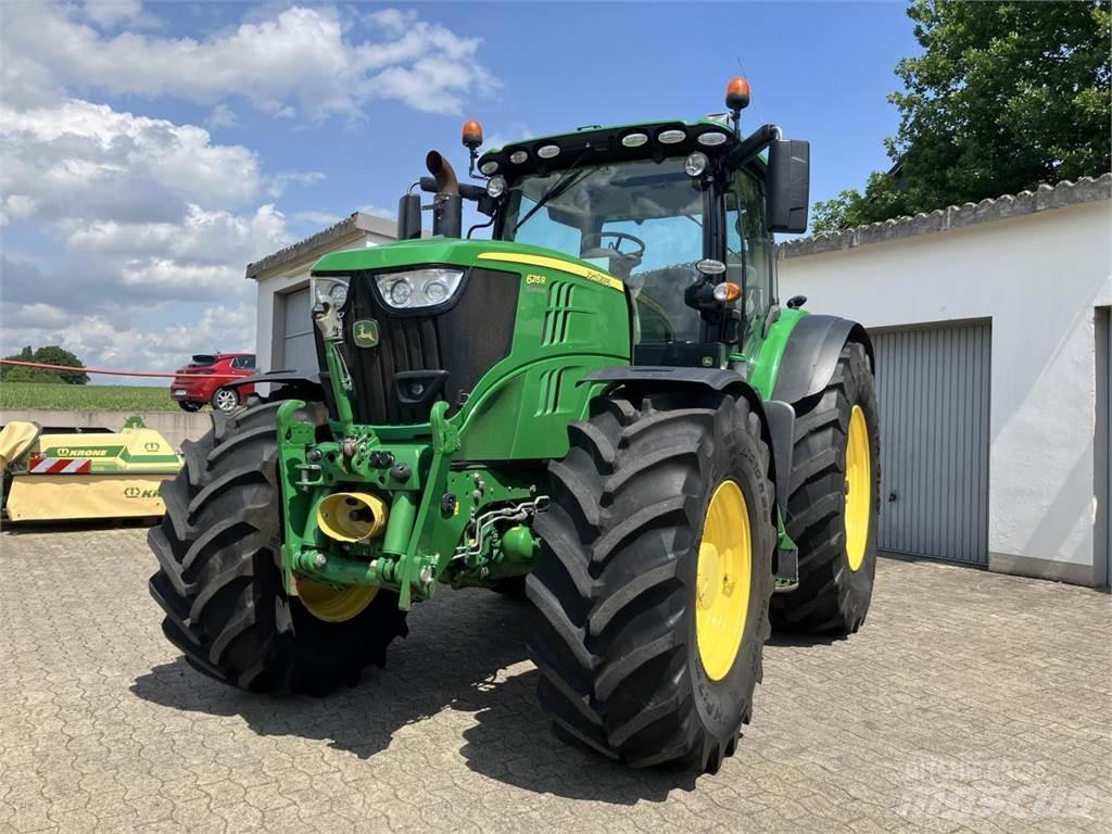 John Deere 6215R Traktoriai
