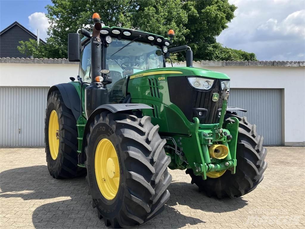 John Deere 6215R Traktoriai
