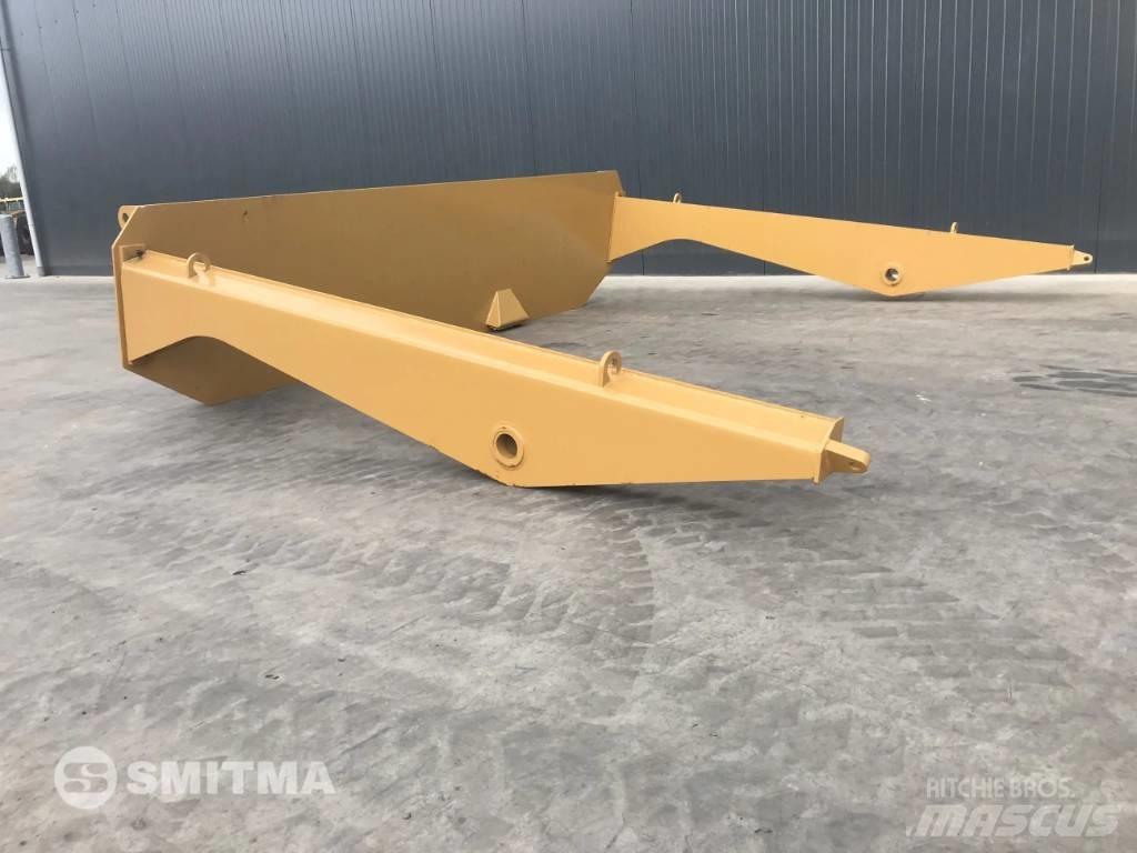 CAT 740B Galiniai žibintai