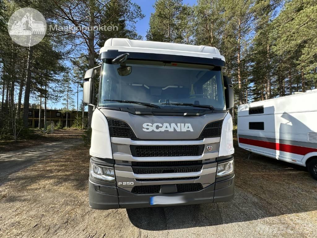 Scania P 250 Sunkvežimiai su dengtu kėbulu