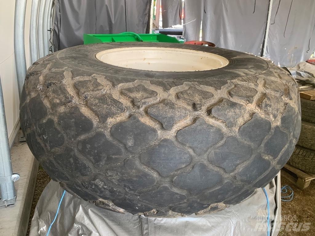 Trelleborg 23.1 26 Padangos, ratai ir ratlankiai