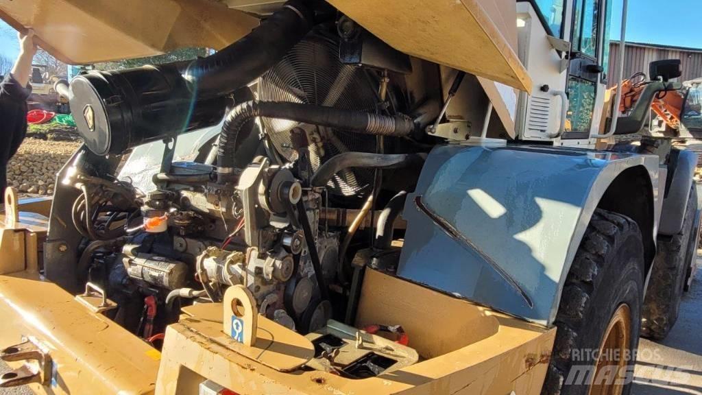 Liebherr L 534 Naudoti ratiniai krautuvai