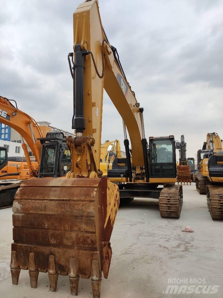 CAT 329 D Vikšriniai ekskavatoriai