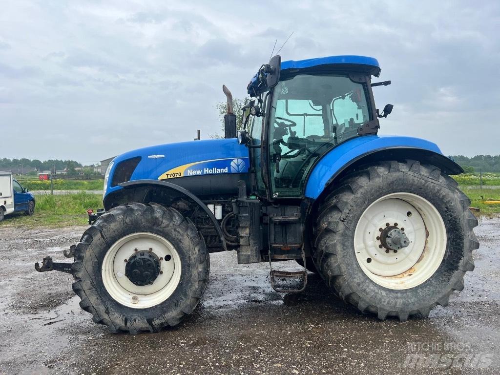 New Holland T 7070 Traktoriai