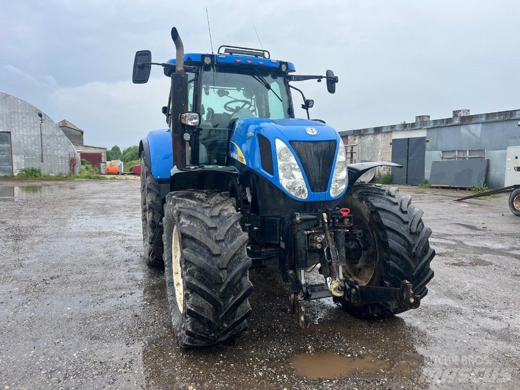New Holland T 7070 Traktoriai