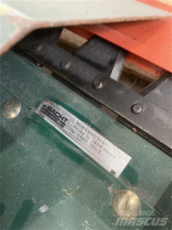 CLAAS BACHT SIDEKNIV Derliaus nuėmimo kombainų priedai