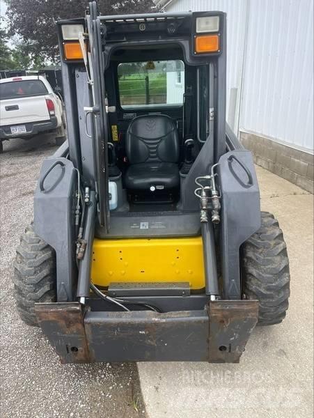 New Holland L 170 Krautuvai su šoniniu pasukimu