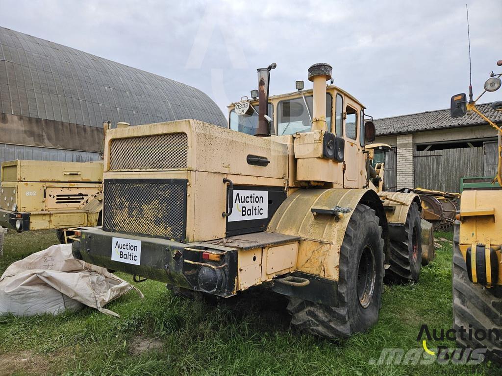  Kirovec K-700A Traktoriai