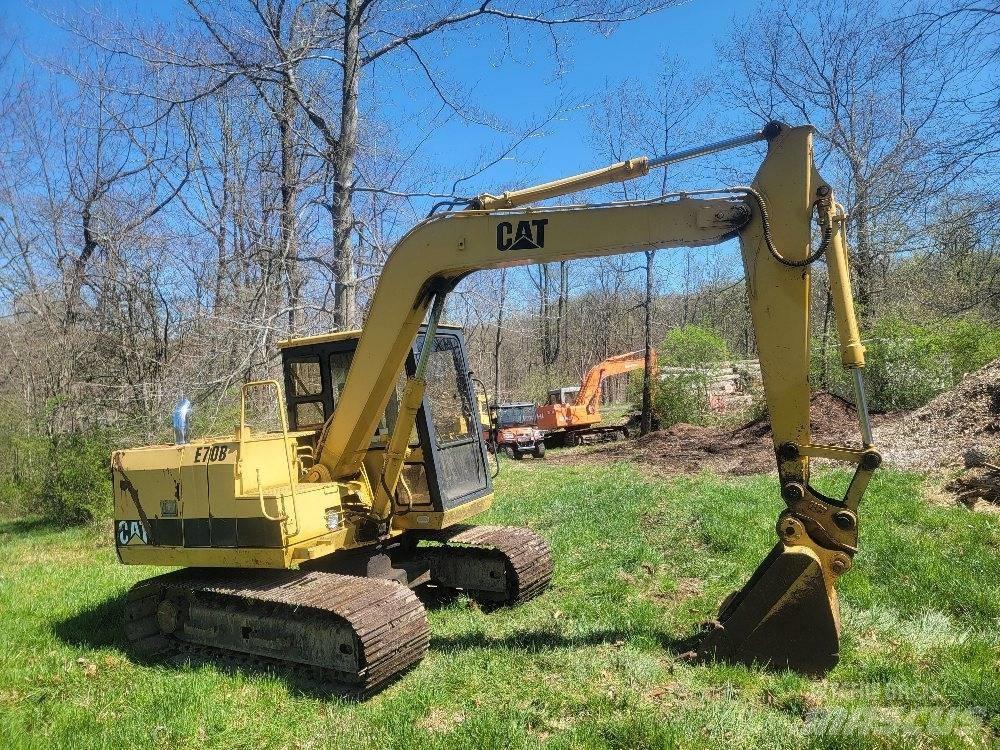 CAT E 70 B Vikšriniai ekskavatoriai