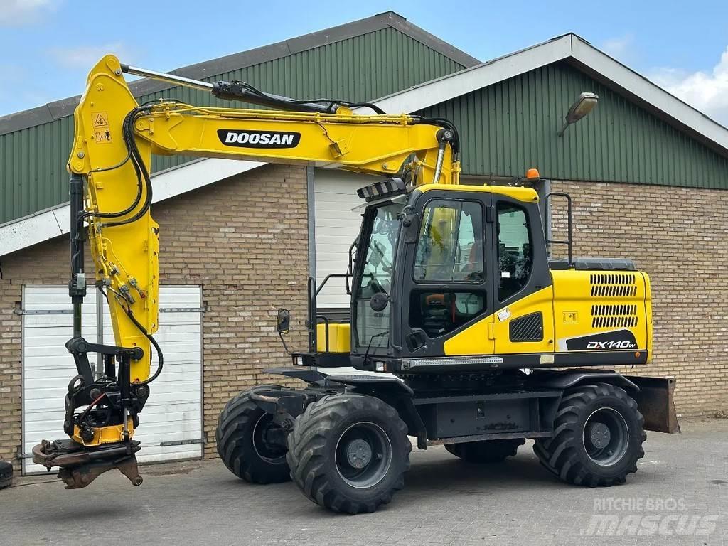 Doosan DX140W-5 Ratiniai ekskavatoriai