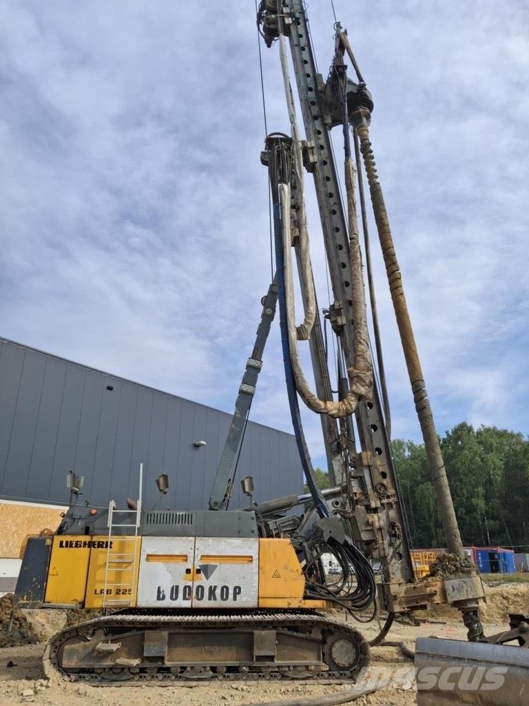 Liebherr LRB255 Polių kalimo technika