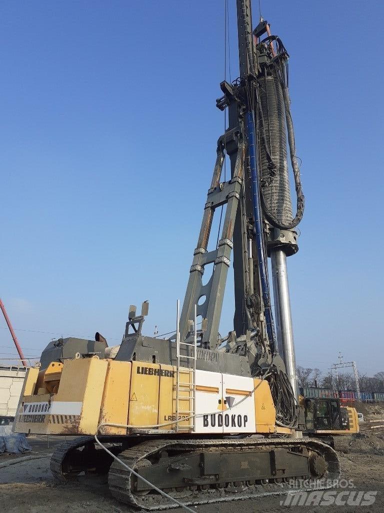 Liebherr LRB255 Polių kalimo technika