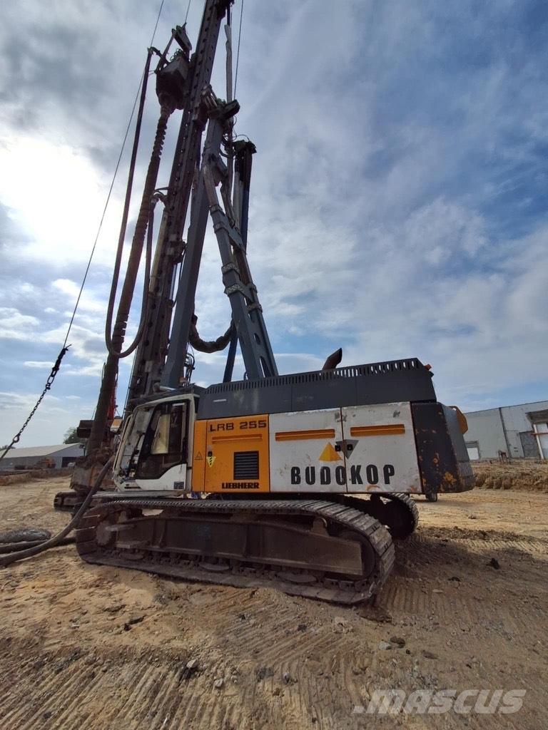 Liebherr LRB255 Polių kalimo technika