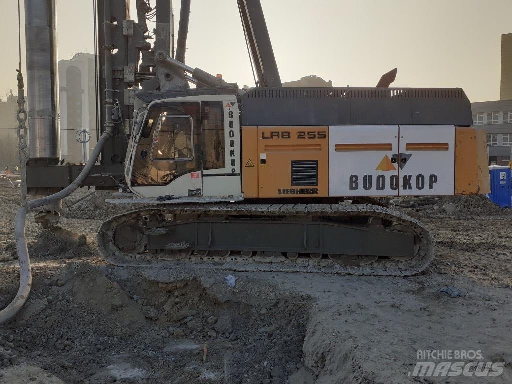 Liebherr LRB255 Polių kalimo technika