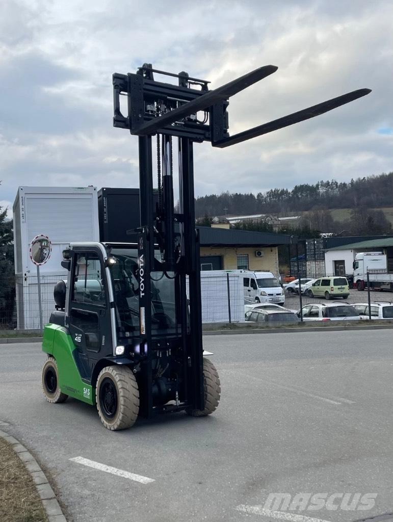 Toyota FVA450 LPG (dujiniai) krautuvai