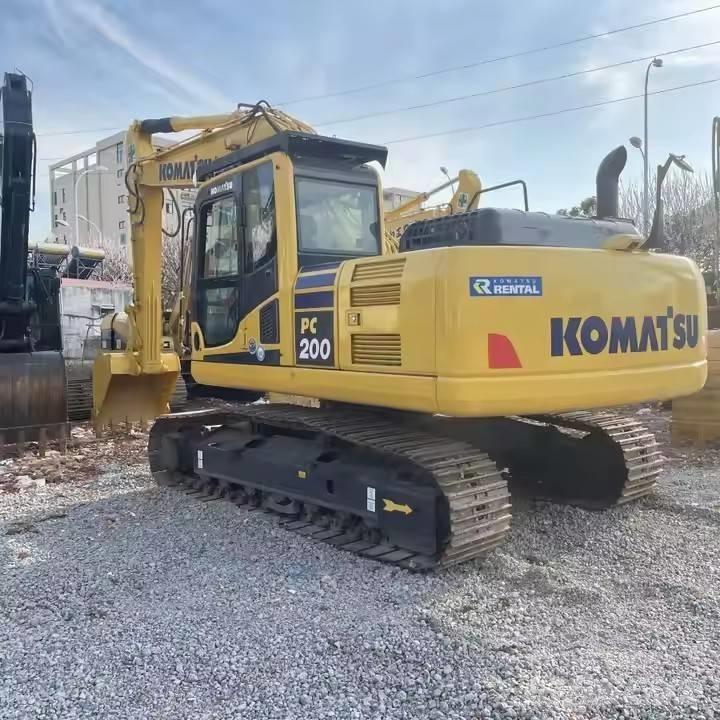 Komatsu PC200-8 Vikšriniai ekskavatoriai
