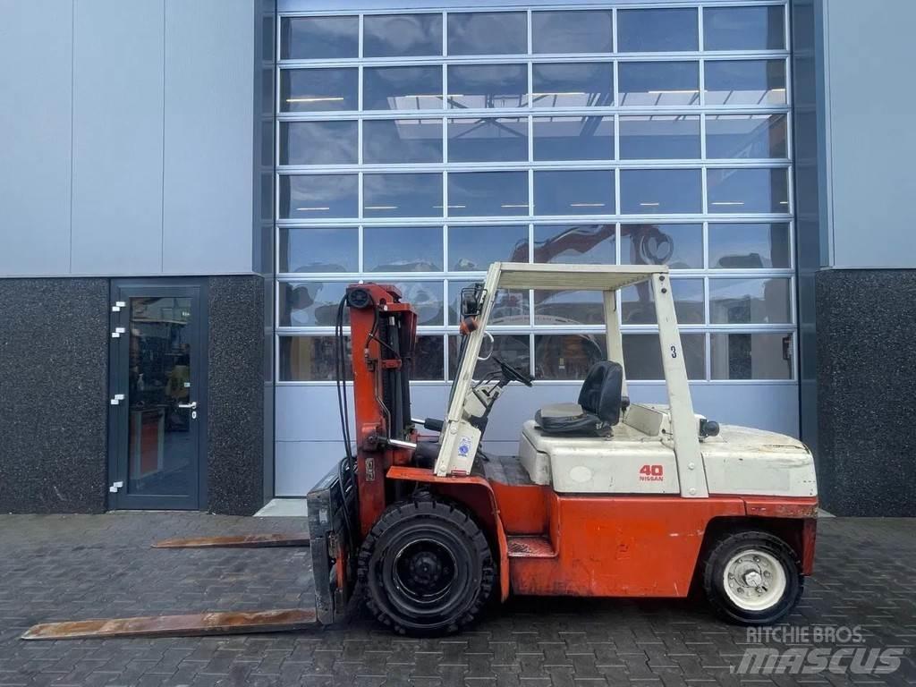 Nissan 40 Šakiniai krautuvai - Kita