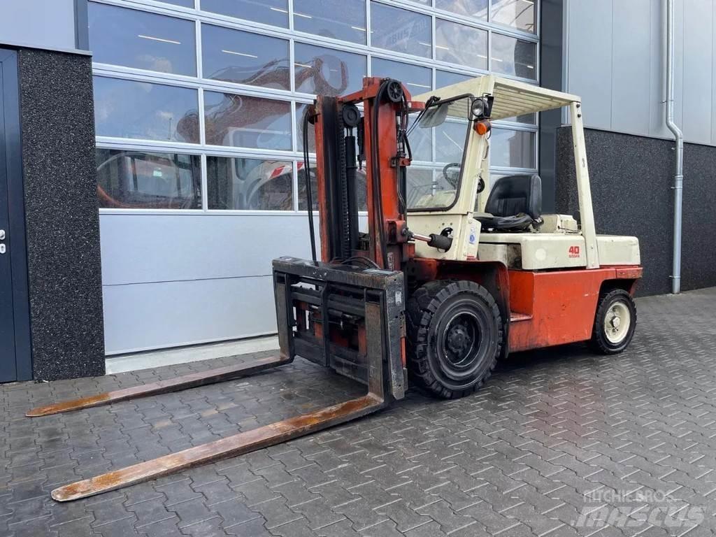 Nissan 40 Šakiniai krautuvai - Kita