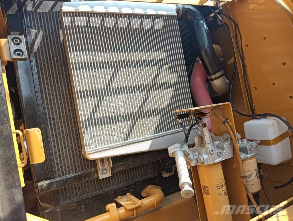 CAT 330 D Vikšriniai ekskavatoriai