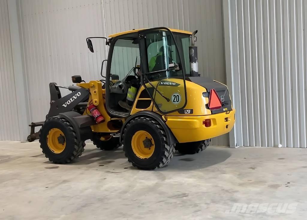 Volvo L 25 F Naudoti ratiniai krautuvai