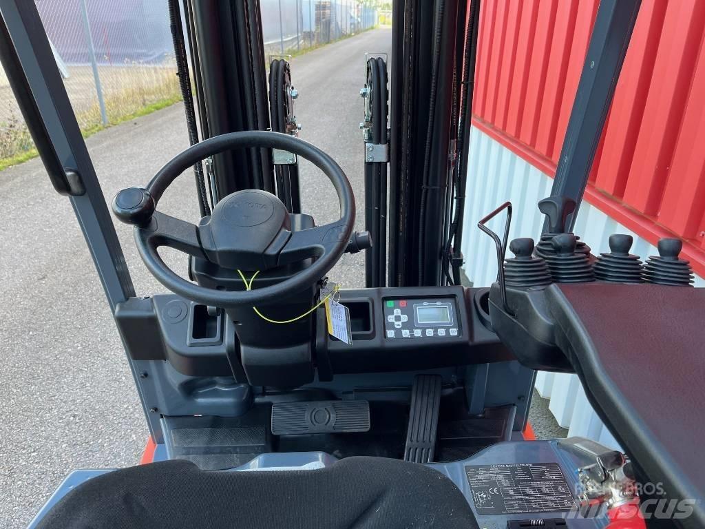 Toyota 8 FB E 15 Elektriniai šakiniai krautuvai