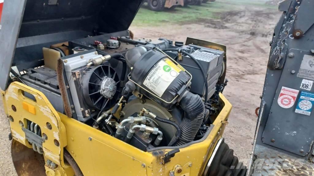 Bomag BW 100 AD-3 Porinių būgnų volai