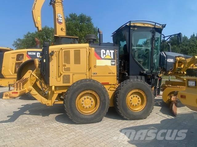 CAT 140M Greideriai