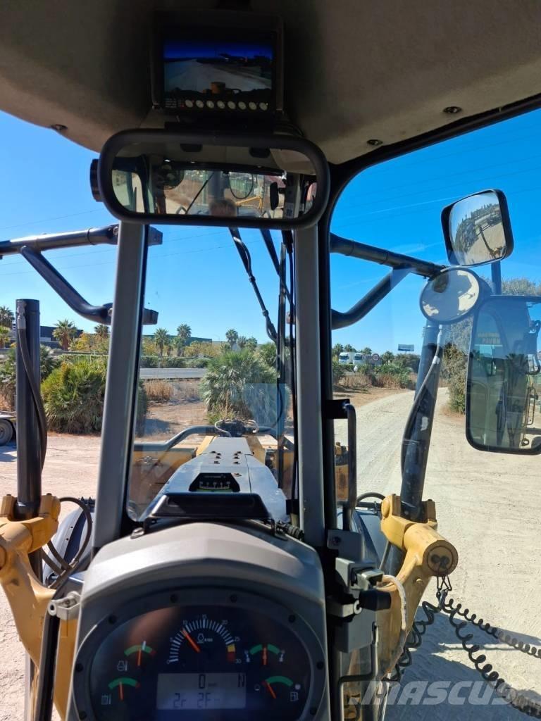 CAT 120 M 2 AWD Greideriai