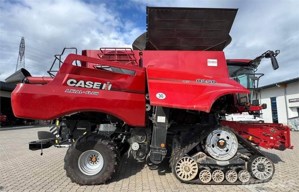 Case IH AF 8250 Derliaus nuėmimo kombainai