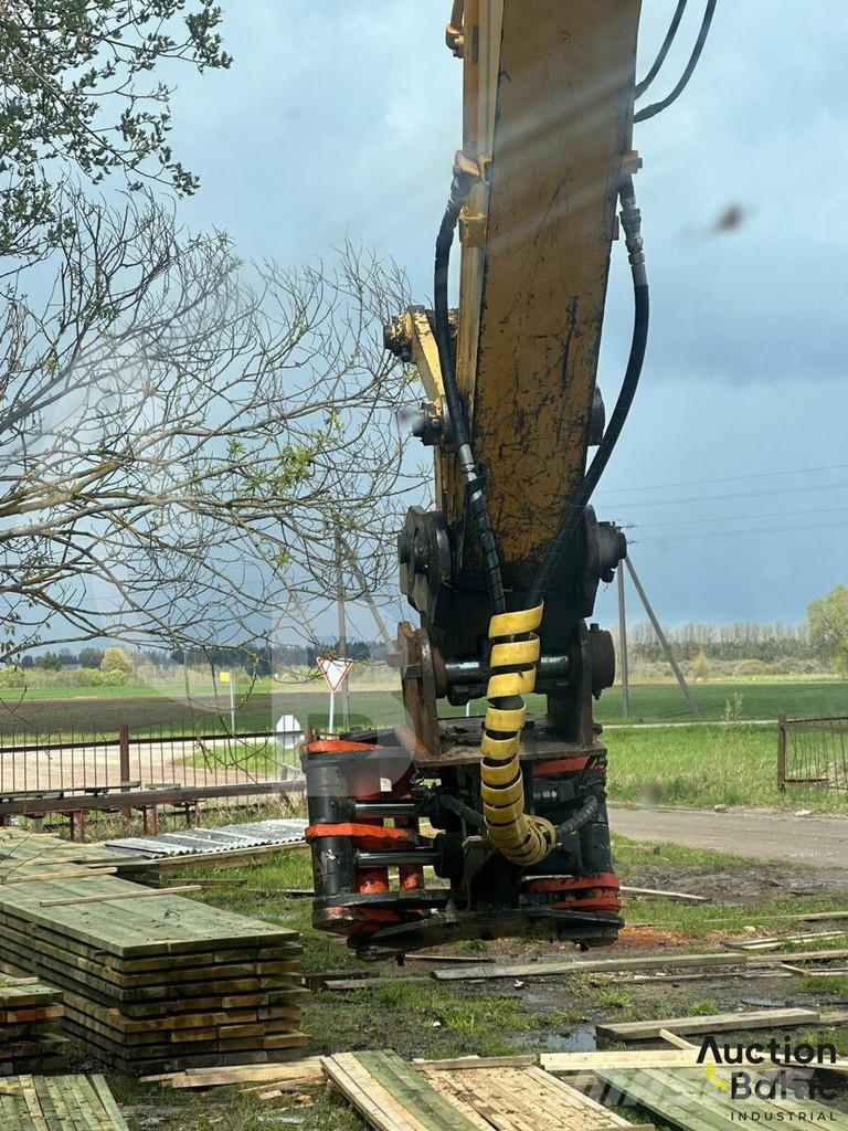 New Holland E 145 Vikšriniai ekskavatoriai