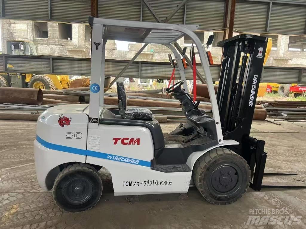 TCM FD 30 Dyzeliniai krautuvai