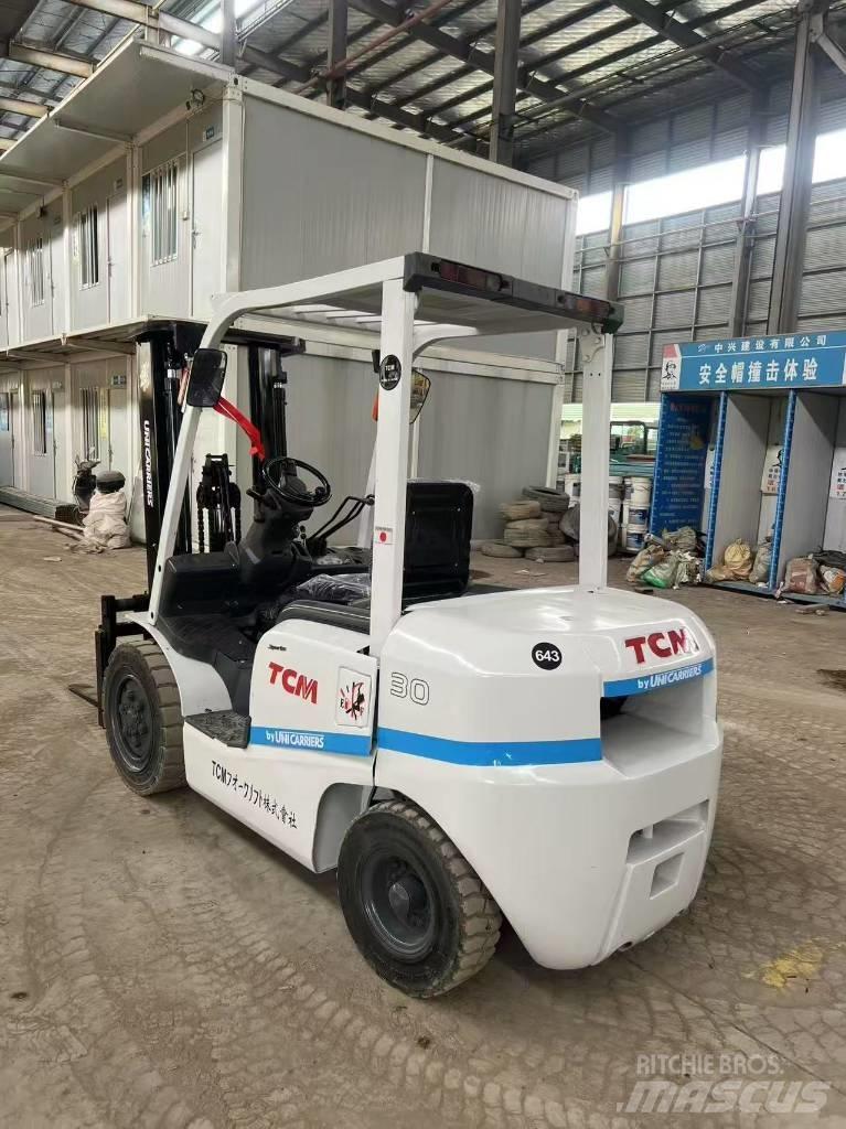 TCM FD 30 Dyzeliniai krautuvai