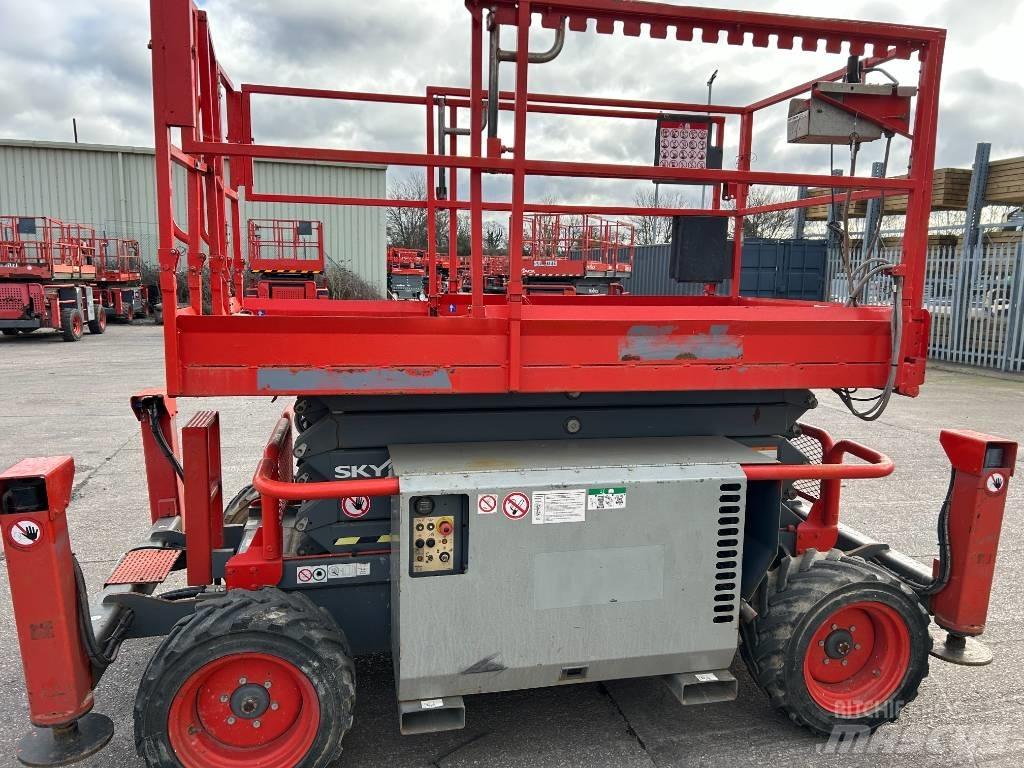 SkyJack SJ 6832 Žirkliniai keltuvai