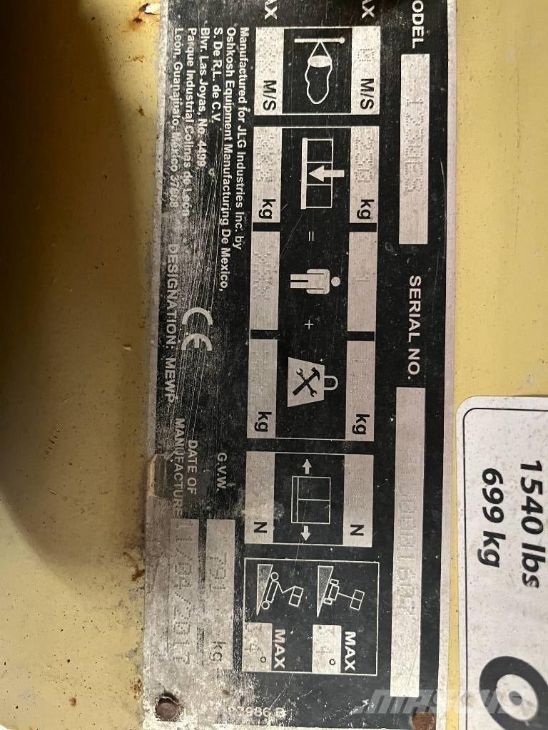 JLG 1230 ES Vertikalūs stiebiniai keltuvai