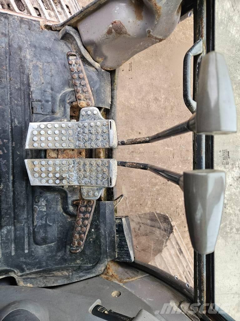 Hitachi ZX 200 LC Vikšriniai ekskavatoriai