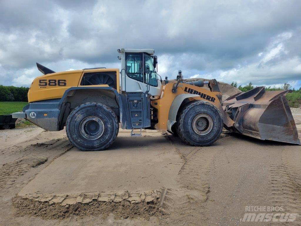 Liebherr L 586 Naudoti ratiniai krautuvai