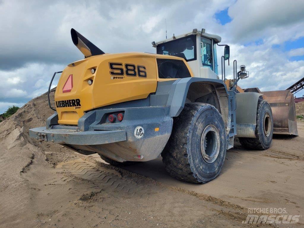 Liebherr L 586 Naudoti ratiniai krautuvai