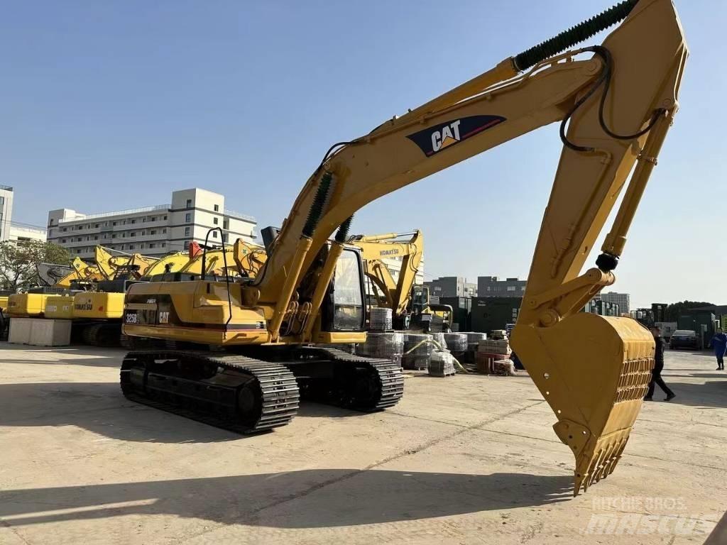 CAT 325 B Vikšriniai ekskavatoriai