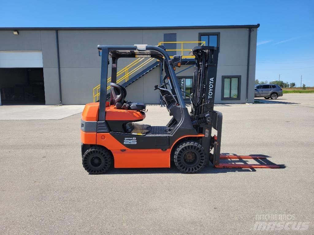 Toyota 8FB25 Elektriniai šakiniai krautuvai