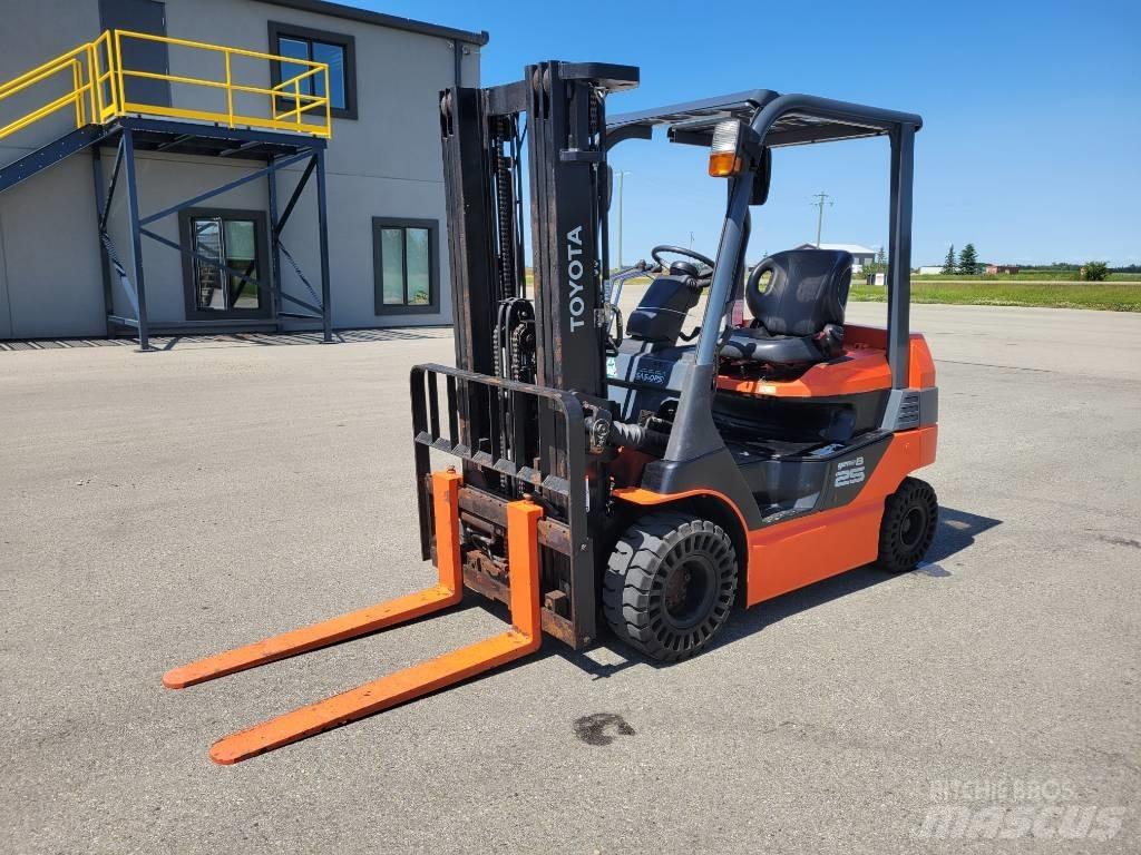 Toyota 8FB25 Elektriniai šakiniai krautuvai
