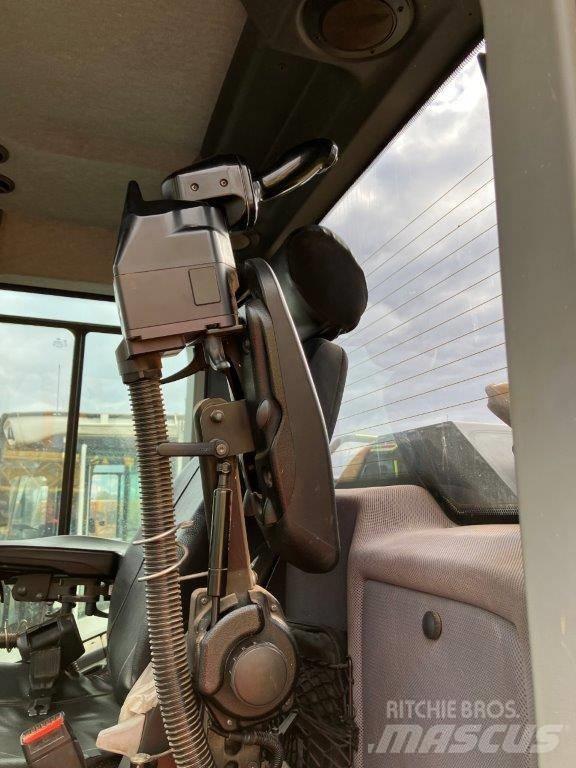 Liebherr L 566 Naudoti ratiniai krautuvai