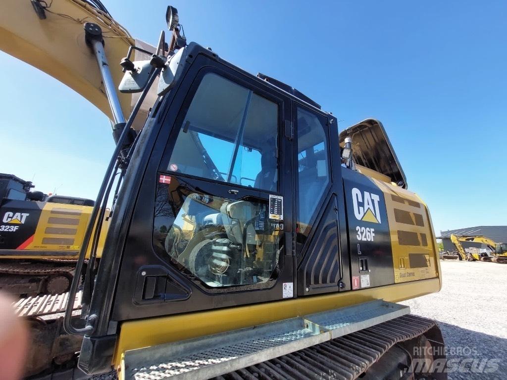 CAT 326 F L Vikšriniai ekskavatoriai